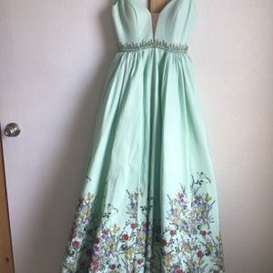 New STunning Sherri Hill prom dress